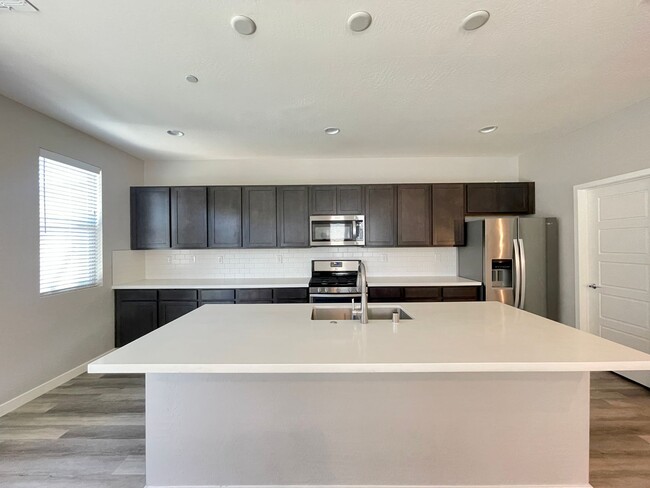 Building Photo - This spectacular 3-bed condo located acros...