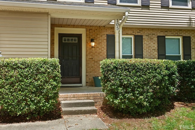 Building Photo - 105 Lone Tree Ct