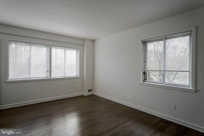 Building Photo - 301 I St SW