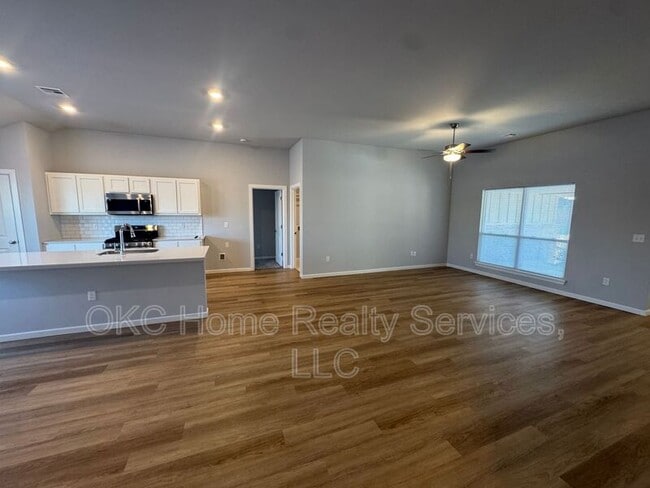 Building Photo - 928 Dusky Valley Ln