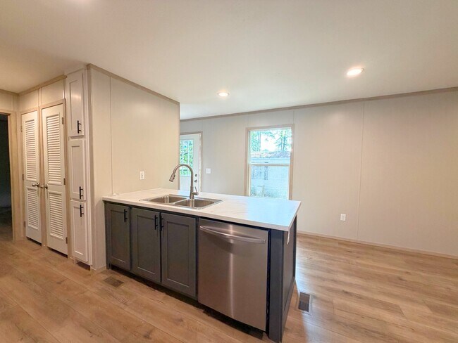Building Photo - 30528 Black Duck Dr