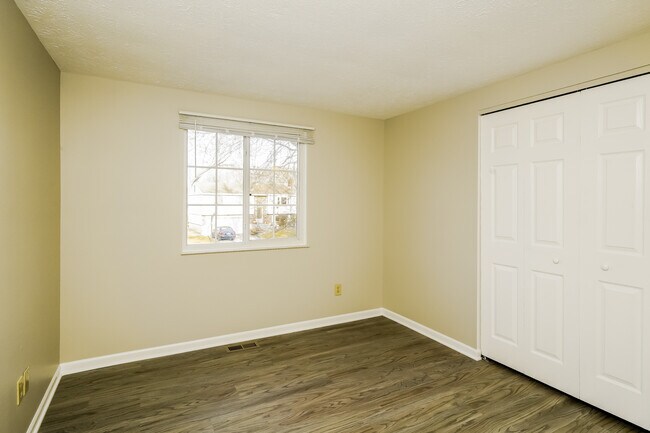 Building Photo - 735 Shady Creek Dr