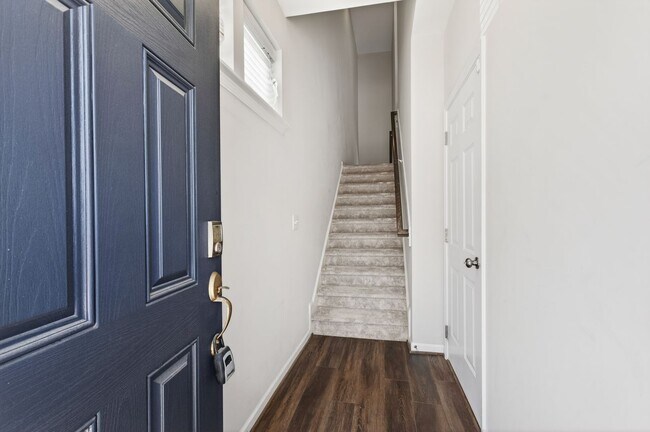 Building Photo - Beautiful 4BR End-Unit Townhome in Prime Apex Location!