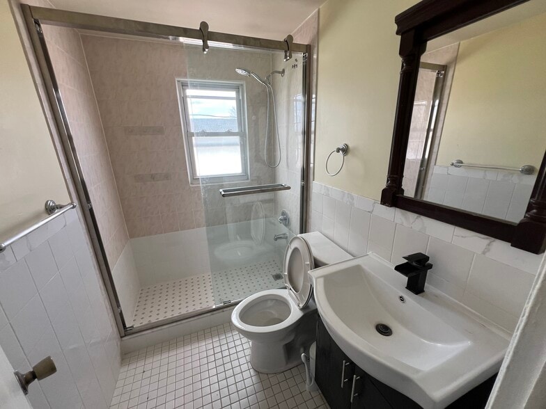 Bathroom - 237 Wardwell Rd