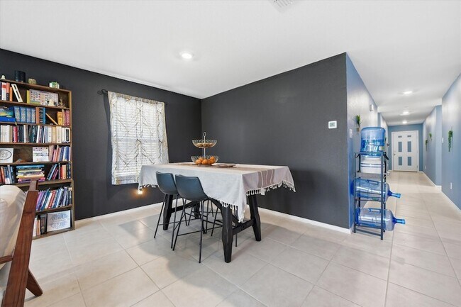 Building Photo - 1393 Beach Dr