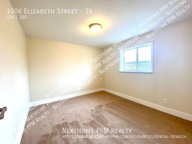 Building Photo - Nice Carnegie 2 Bedroom Near Shopping and ...