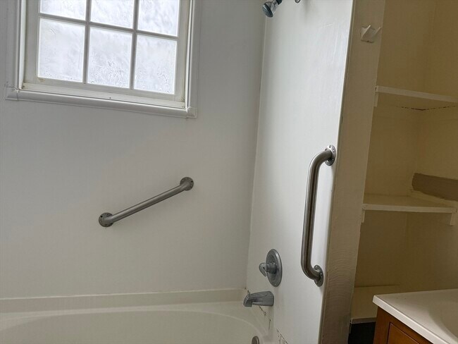 Building Photo - 125 High St