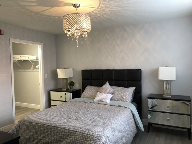 Bedroom with Plush queen-size bed for maximum comfort - 7350 Westpointe Blvd