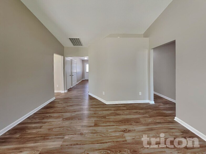 Building Photo - 3120 Riverbrooke Dr