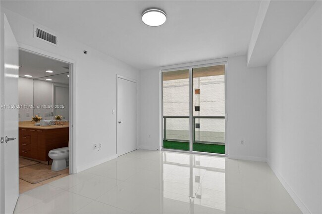 Building Photo - 50 Biscayne Blvd