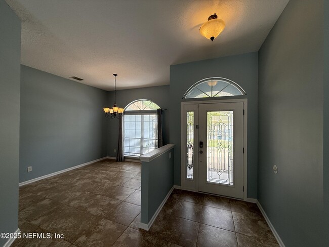 Building Photo - 1319 N Kyle Way