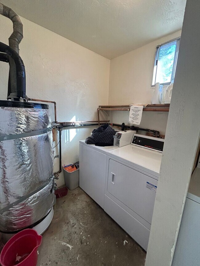 Building Photo - Updated San Leandro apartment!