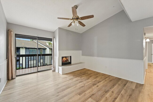 Building Photo - Stunning Remodeled Apartment in Houston!