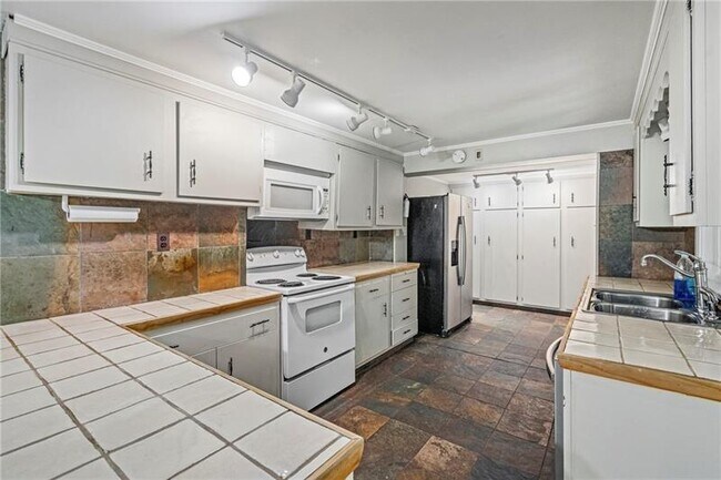 Building Photo - 311 Redgate Rd
