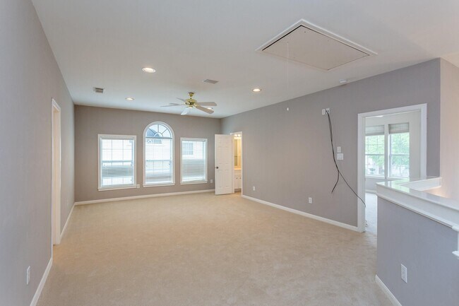 Building Photo - 4611 Oakdale St