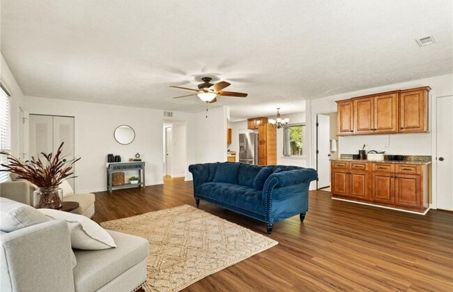 Building Photo - 2012 Blue Teal Ln