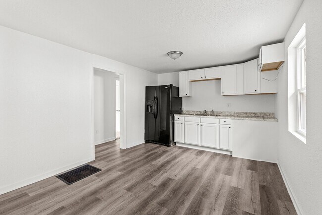 Building Photo - Cozy and Newly Renovated 3 Bedroom 2 Bath ...