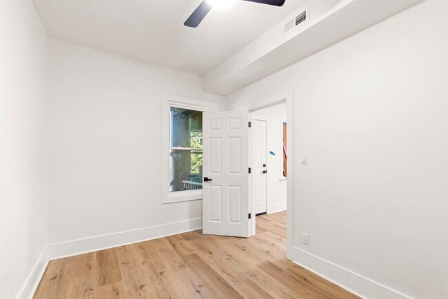 Building Photo - 2112 S Drake Ave