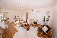 Building Photo - Beautiful Two Bed Apartment Close to Sugar House: Washer/Dryer and Parking Included!