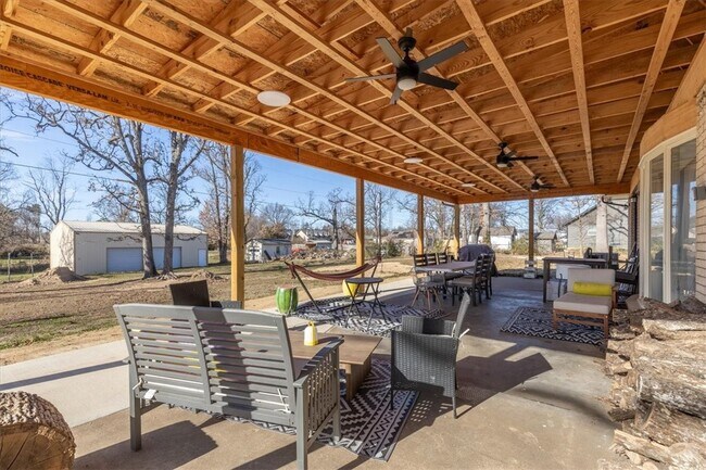 Building Photo - 2002 S 17th St