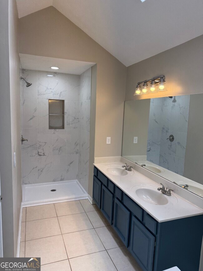 Building Photo - 2679 Foxglove Dr SW