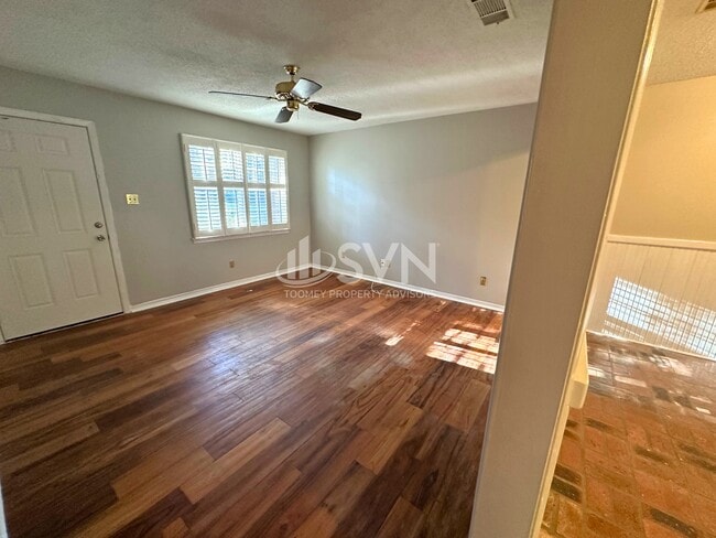 Building Photo - 56 Alan Dr