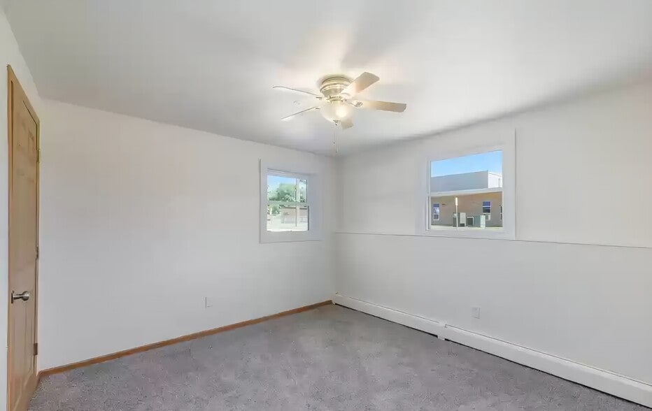 Building Photo - 1700 E 12th St