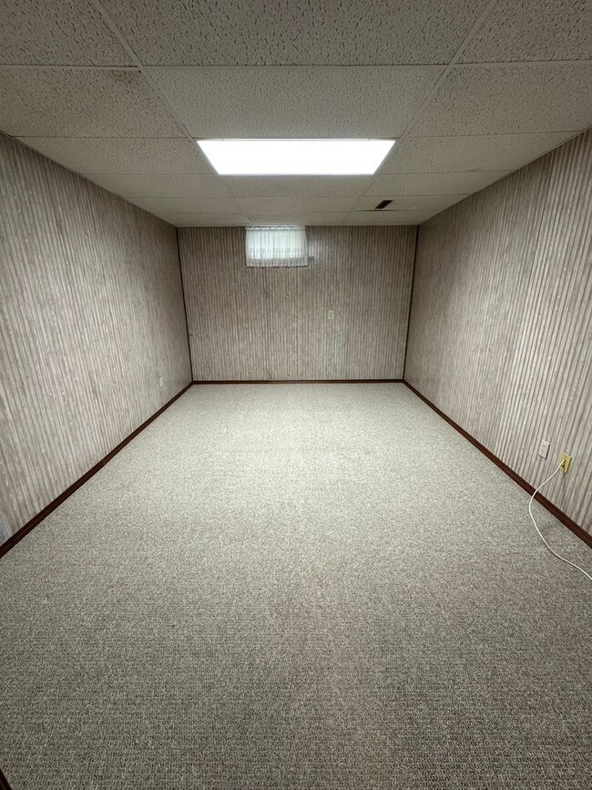 Building Photo - 2 Bedroom Condo - Goshen