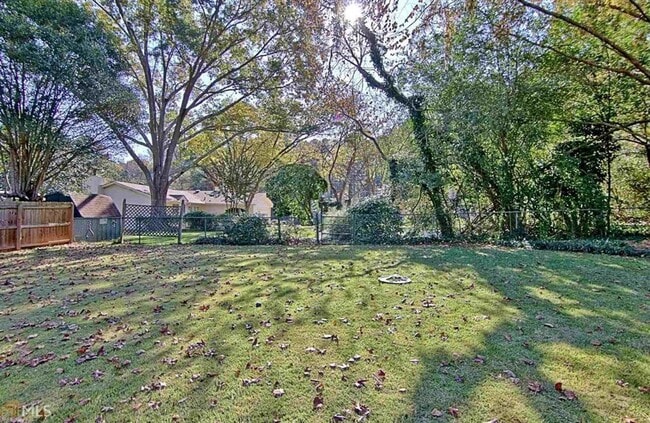 Building Photo - Perfect Peachtree City Location, 3 Bedroom...
