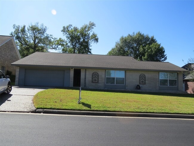 Primary Photo - 625 Augusta Dr