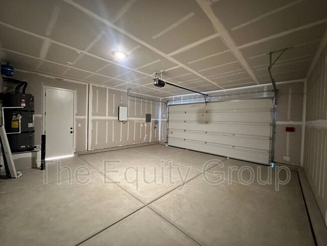 Building Photo - 3949 W Sunnyview Ave
