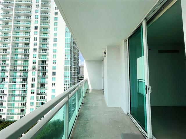 Building Photo - 950 Brickell Bay Dr