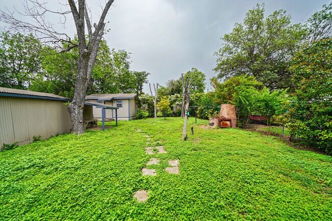 Building Photo - Classic Northeast San Antonio Gem with Two Living Areas - Realtor Commission: $500