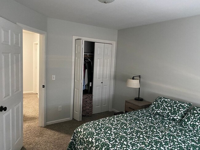 Building Photo - 3bed 2.5 bath Twinhome SORRY NO PETS!!