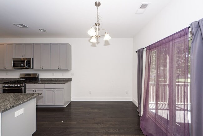 Building Photo - 4 Bedroom 3.5 Bath House in Lawton Park - ...
