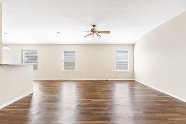 Building Photo - Well-Maintained 3-Bedroom Home – Ideal for Students & Professionals!