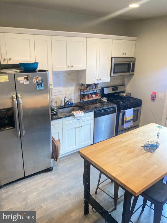 Building Photo - 1212 N Front St