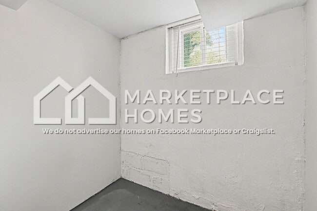 Building Photo - 1433 Sharon St NW
