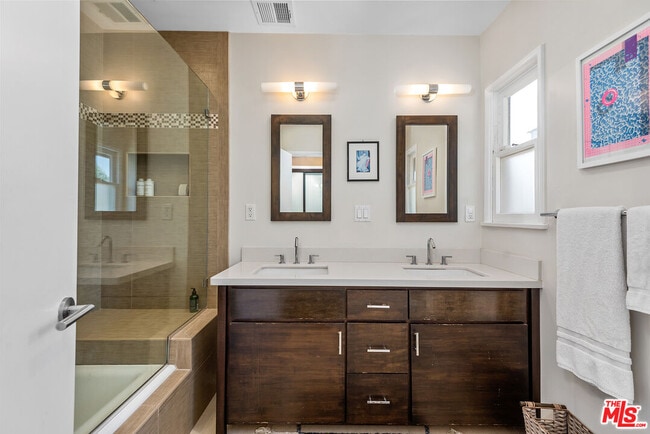 Building Photo - 4643 Nagle Ave