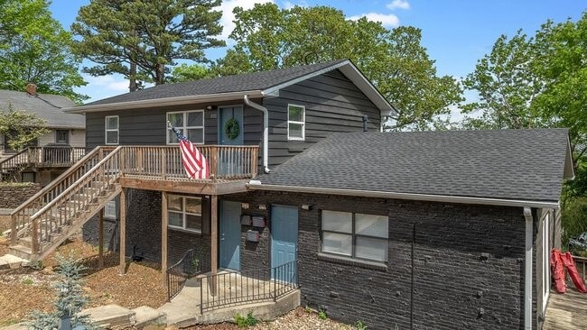 Building Photo - 830 W Caraway St