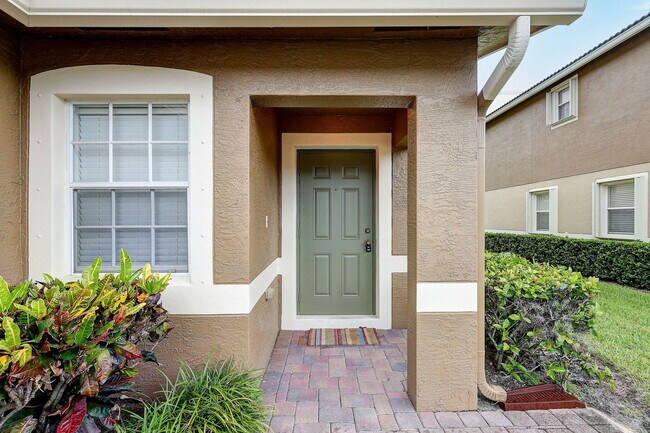 Building Photo - 2988 SE Lexington Lakes Dr