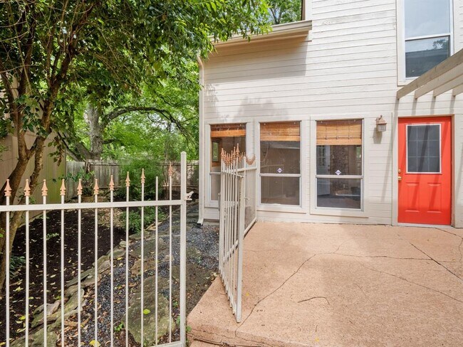 Building Photo - 6109 Grass Hollow