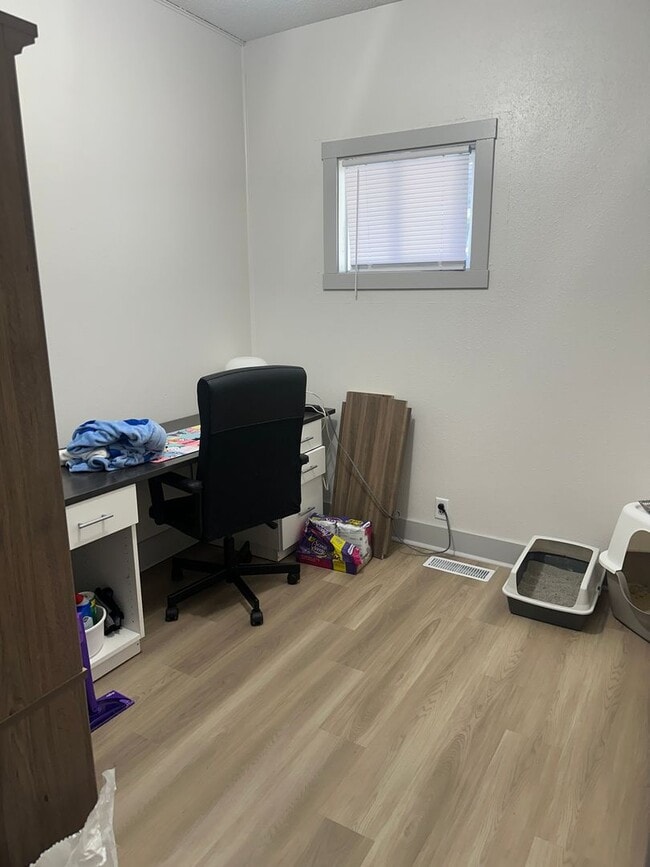 Building Photo - RENOVATED 2 BEDROOM HOME  -  PETS WELCOME ...