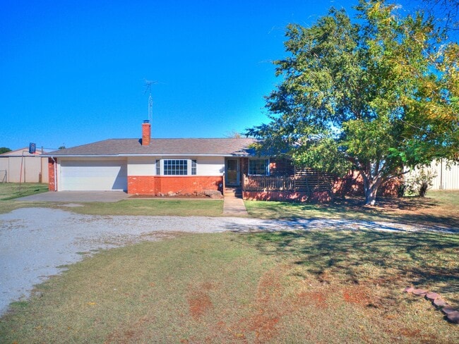 Building Photo - Beautiful 3 bed 2.5 bath home in the Country