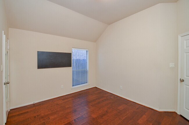 Building Photo - 5915 Turkey Creek