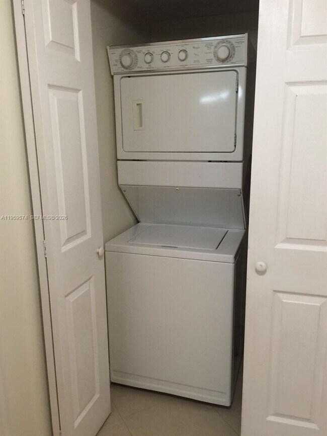 Building Photo - 3000 Coral Wy