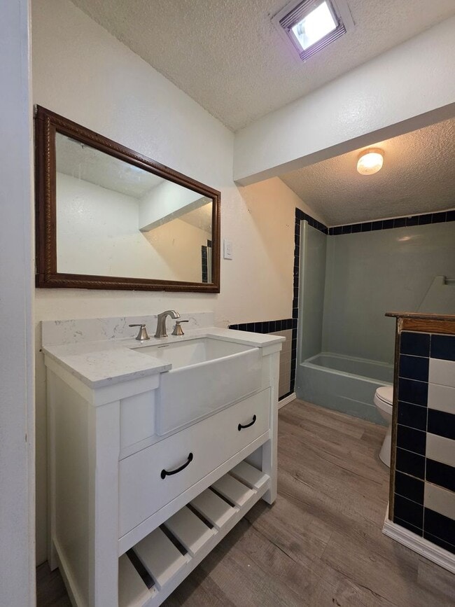 Building Photo - 3 bedroom home in Shawnee!