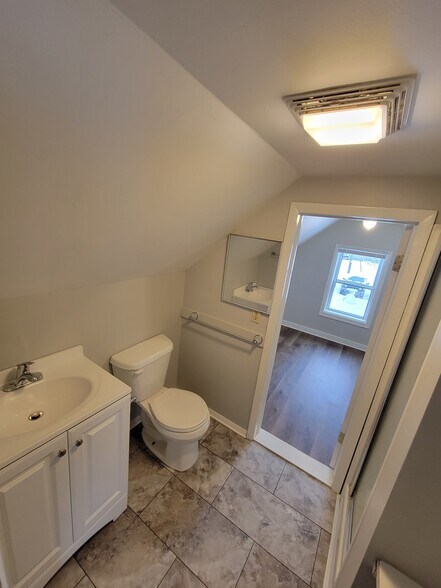 Bathroom - 106 N State St