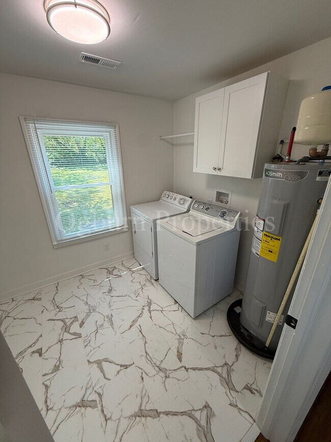 Building Photo - 1112 Marne St