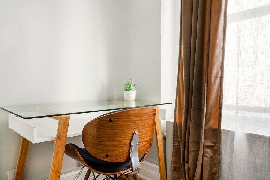 Building Photo - 234 W 73rd St